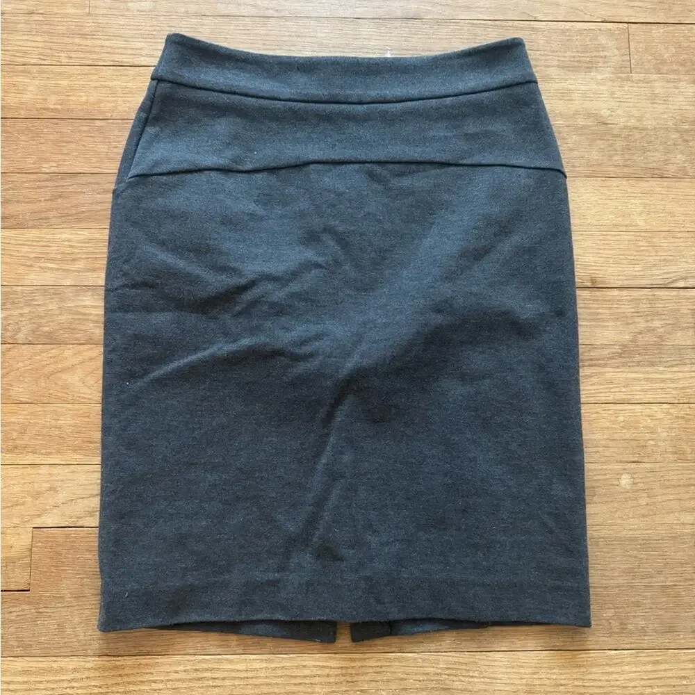 Michael Kors gray knee length pencil skirt size 6  b18